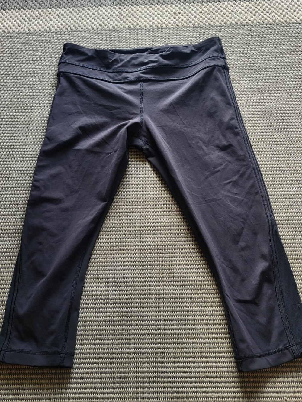 Lululemon Pace Rival Crop Leggings Black Size 8 Mesh Panels Back Zip Pocket